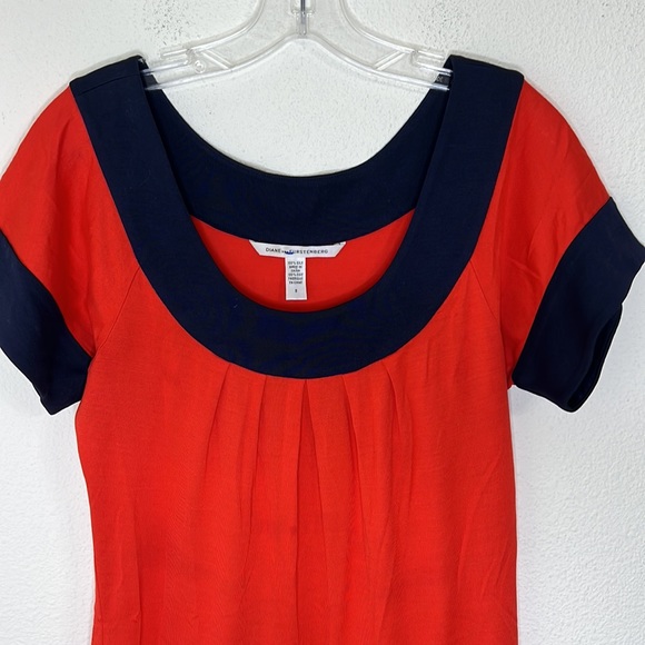 DIANE VON FURTENBERG “Coso" Orange Red& Navy Silk Pleated Dress. Size 8 - Picture 2 of 7